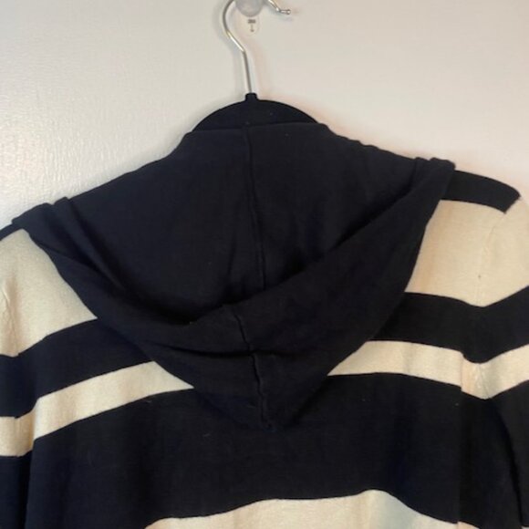 lyn black and white look sweater with hood - Picture 5 of 5